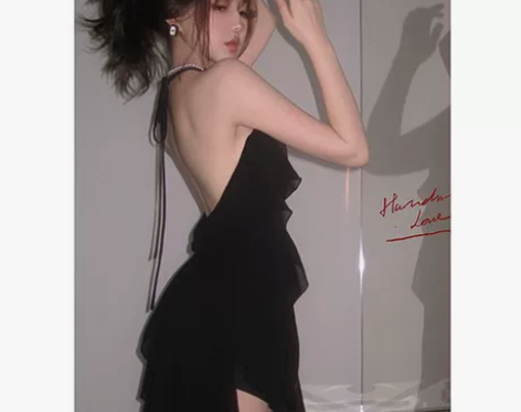 纯欲辣妹风黑色连衣裙女2023春夏新款法式...