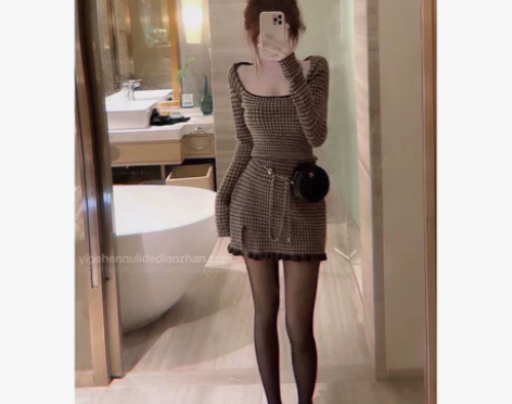 Jennie同款法式方领针织连衣裙女复古棋...