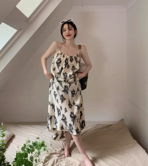 水墨印花吊带连衣裙女夏季复古不规则度假风长...