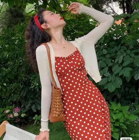 港风复古波点连衣裙女收腰早秋夏末性感红色木...