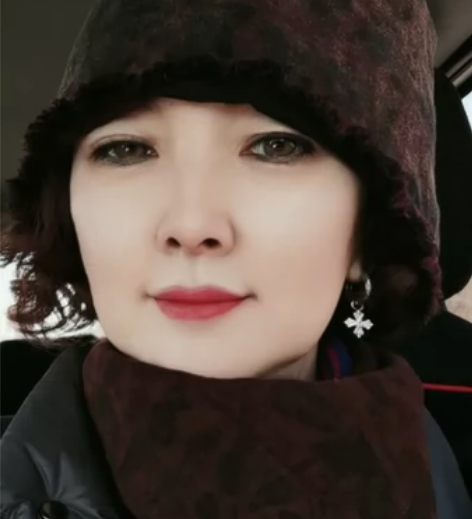 麻依者帽子 今年2月末买的 图片一样的颜色...