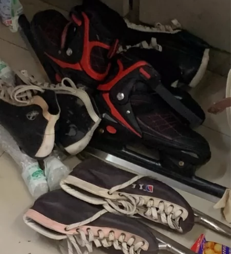 滑冰鞋 批发价 穿了一俩次毕业了用不上了 ...