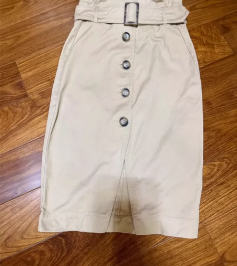 HM卡其色中裙 UK6码，前开衩，又开的不...