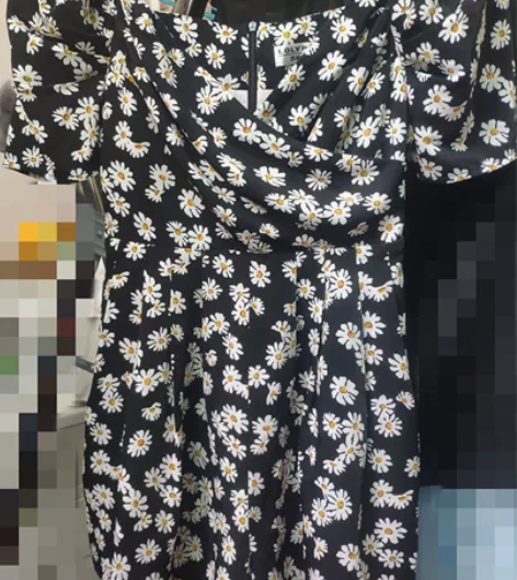 包邮出小雏菊连体裤一件，S码 感兴趣的话点...