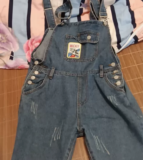 宽松可爱牛仔背带长裤 感兴趣的话点“我想要...