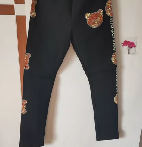 全新朵伊家的重工铅笔裤，牛仔面料，奥彩钻特...