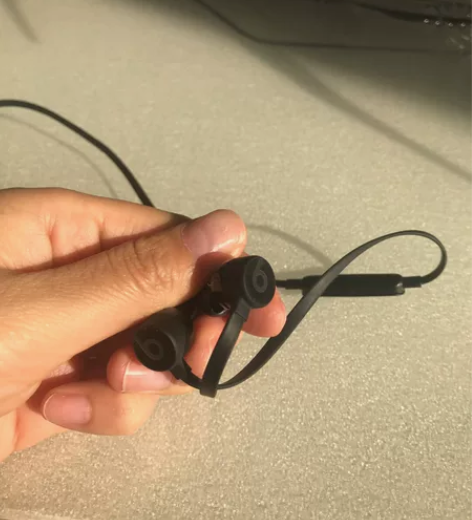 beats X 黑色蓝牙耳机，品牌与音色我...