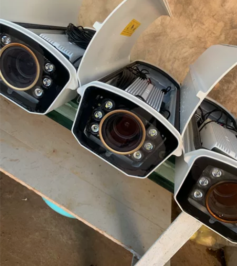 海康威视网络摄像头， 全彩的补光灯带外壳，...