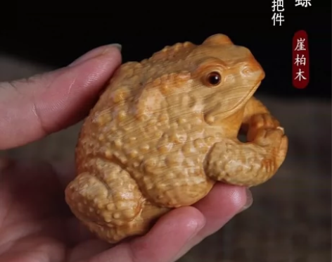崖柏木雕招财金蟾蟾蜍手把件茶宠工艺品摆件实...