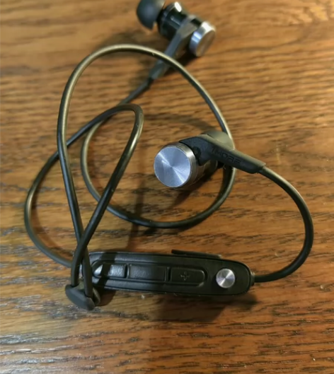 1more蓝牙运动耳机，自用二手。包邮，上...