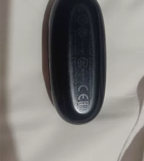 万魔耳机，八成新，左耳机进水了没声音，右耳...