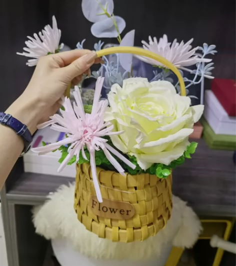 假花篮。35出，几乎全新，做外展活动买的。...