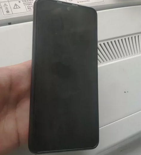 ?红米k40，配置256+12 无任何暗病...