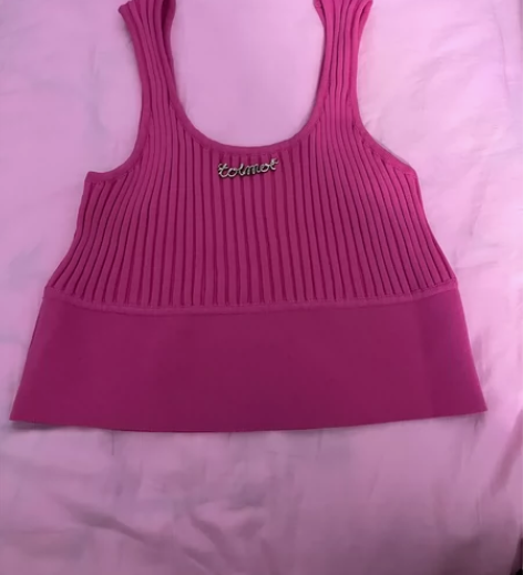 小背心，买回来没穿过。 感兴趣的话点“我想...