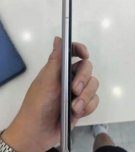 米12 用了几个月 机子无任何磨损 屏幕贴...