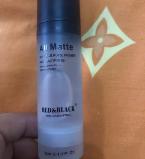 红与黑零毛孔，闲置，不退换 感兴趣的话点“...