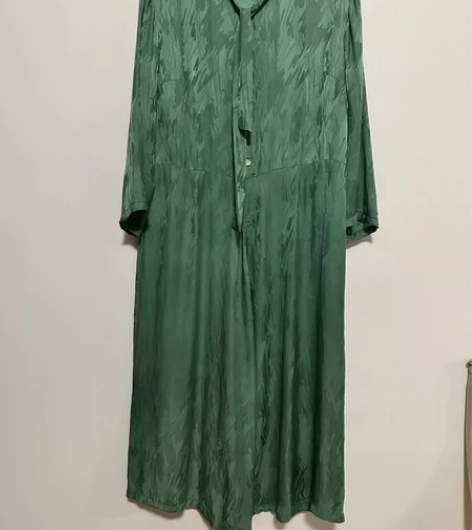 L码真丝提花连衣裙 手感超级软糯 买时说是...