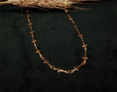 DosPuntos 在无爱之森呐喊 十字架...