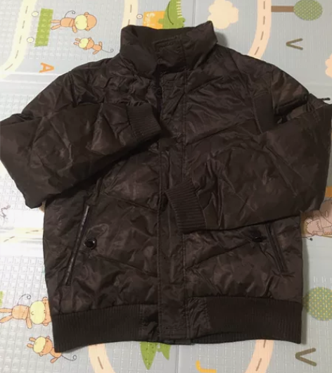 Moncler 男士深色短款羽绒服，XL，...
