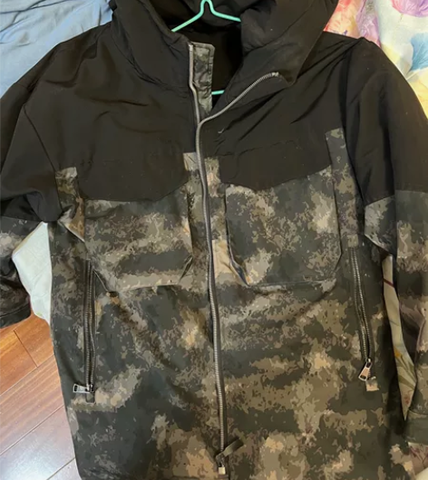 杉杉迷彩拼接羽绒服。XL号码,可以看下尺寸...