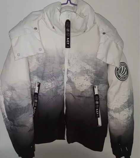 波司登羽绒服,原价一千多买的,尺码170短...