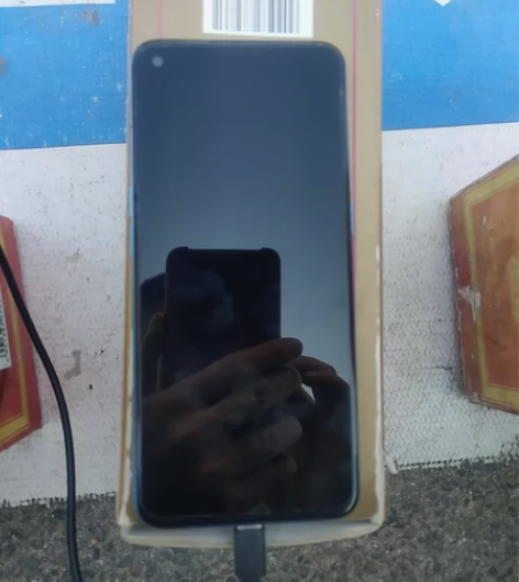 OPPO A32智能手机。开机屏坏。充电有...