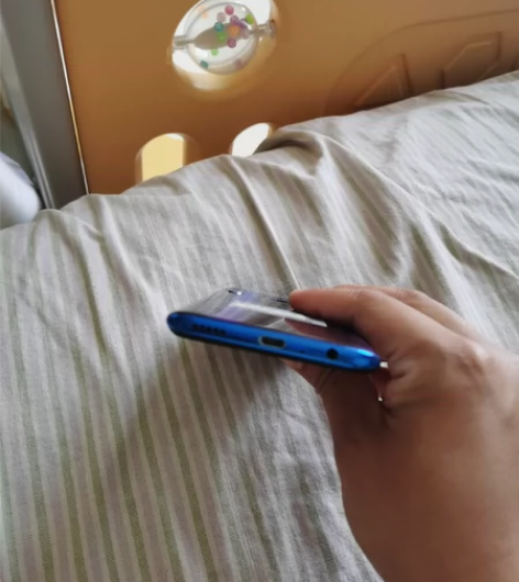 荣耀20i手机麒麟的处理器，老人用备用机首...