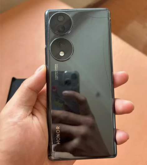 荣耀70，12+256，前后都有刮痕，手机...