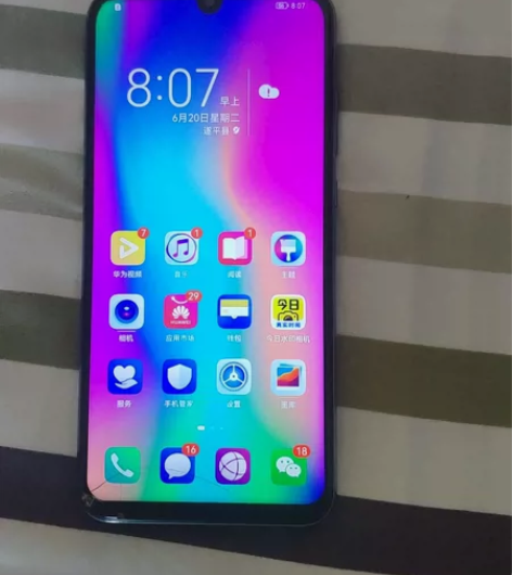 又找出一台华为荣耀10青春，6+64手机手...