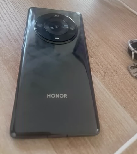 荣耀魔术3pro全原无拆无修,屏幕有划痕,...