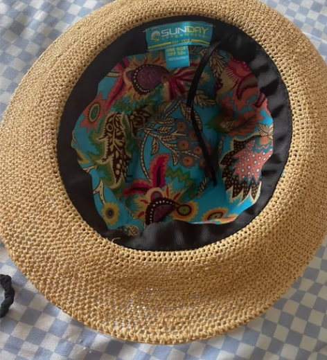 夏天草帽Sunday 时装包?几乎全新均码...