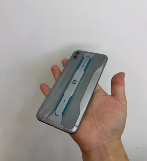 黑鲨2pro 12+512，内外屏坏，内爆...