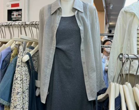 ?净色长袖简约透视防晒衬衣 米黄色，本人穿...