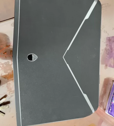 外星人笔记本电脑15r2，配置如下图，贴膜...