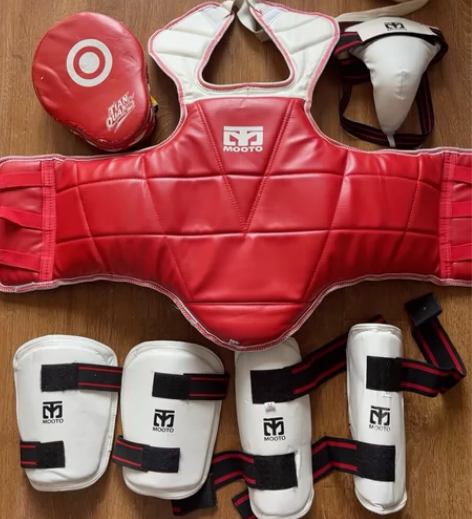 跆拳道4件套护具（蓝色红色双面），3号大小...