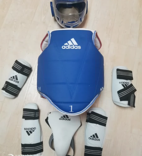阿迪达斯跆拳道护具，孩子用过几次不想学了闲...