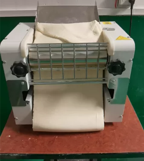 300型台式压面机商用揉面机 不锈钢轧面辊...