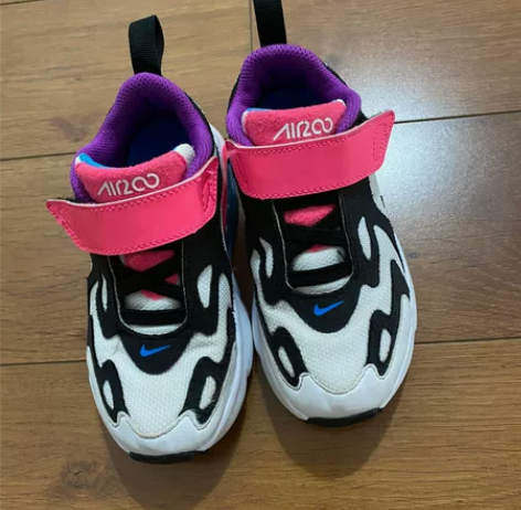 耐克运动鞋，银泰购买，9C，适合15的脚吧...