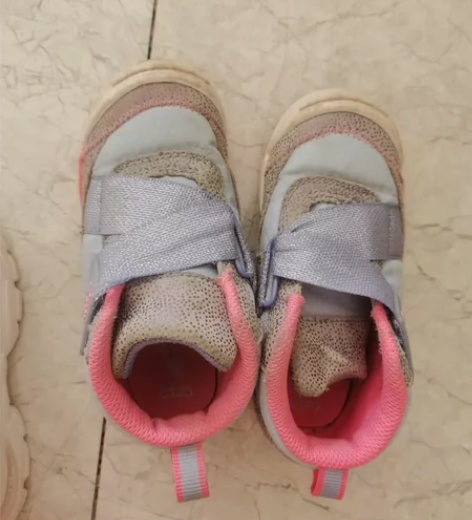 斯凯奇女童26码，没穿过几次，买这双送图四...