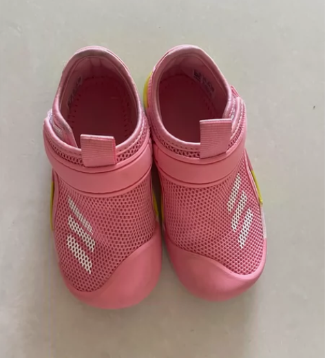 阿迪达斯女童凉鞋 运动鞋26码内长15cm...
