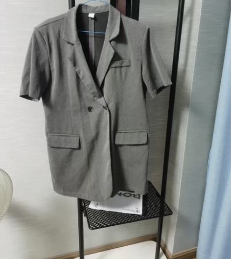灰色十三行西装连体短裤，高级感，高版本 感...
