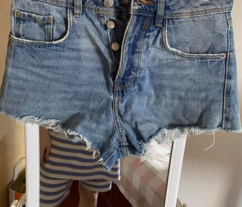 zara牛仔短裤，灰色牛仔裤s一起 出包邮...