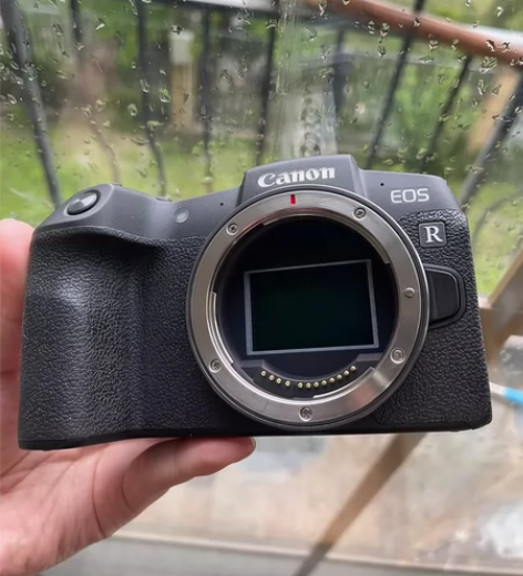 佳能全画幅专微EOS RP，使用较少，轻微...