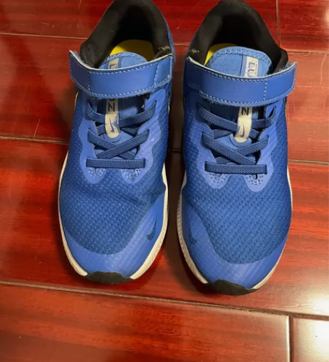 耐克网面运动童鞋，薄款，1Y 32码，不退...