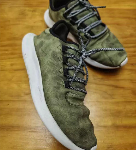 三叶草阿迪真皮运动鞋40码 尺寸250合4...