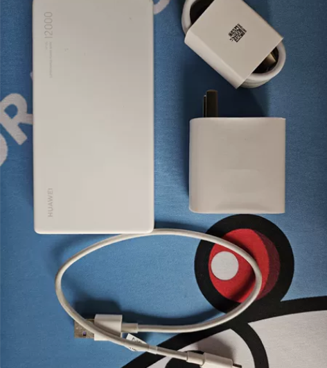 华为12000 40W白色充电宝，少量使用...