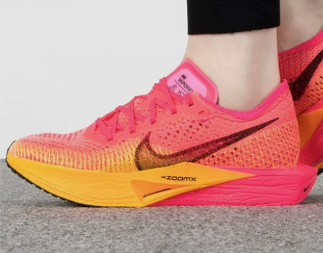 耐克跑鞋女VAPORFLY NEXT%3马...