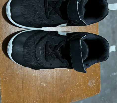 nike 耐克儿童运动鞋 32码 感兴趣的...