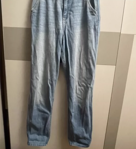 Hollister正品 水洗牛仔长裤，浅色...