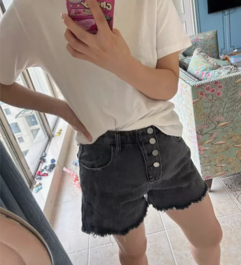 韩国货牛仔短裤，灰黑色，版型很好，L，实体...
